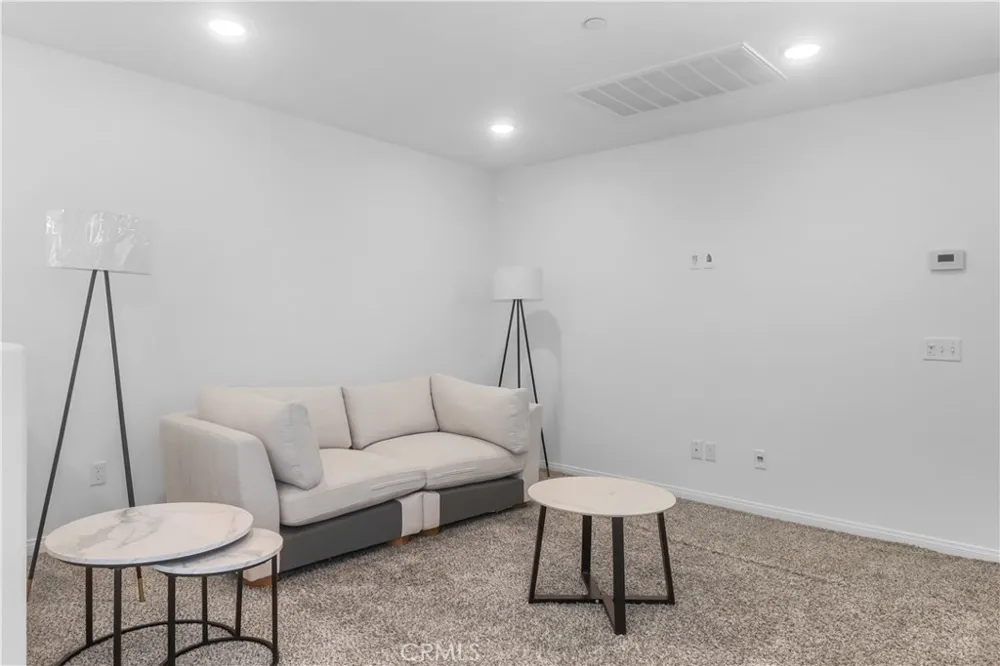 5919 Silveira Eastvale, CA 92880