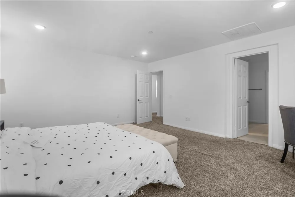 5919 Silveira Eastvale, CA 92880