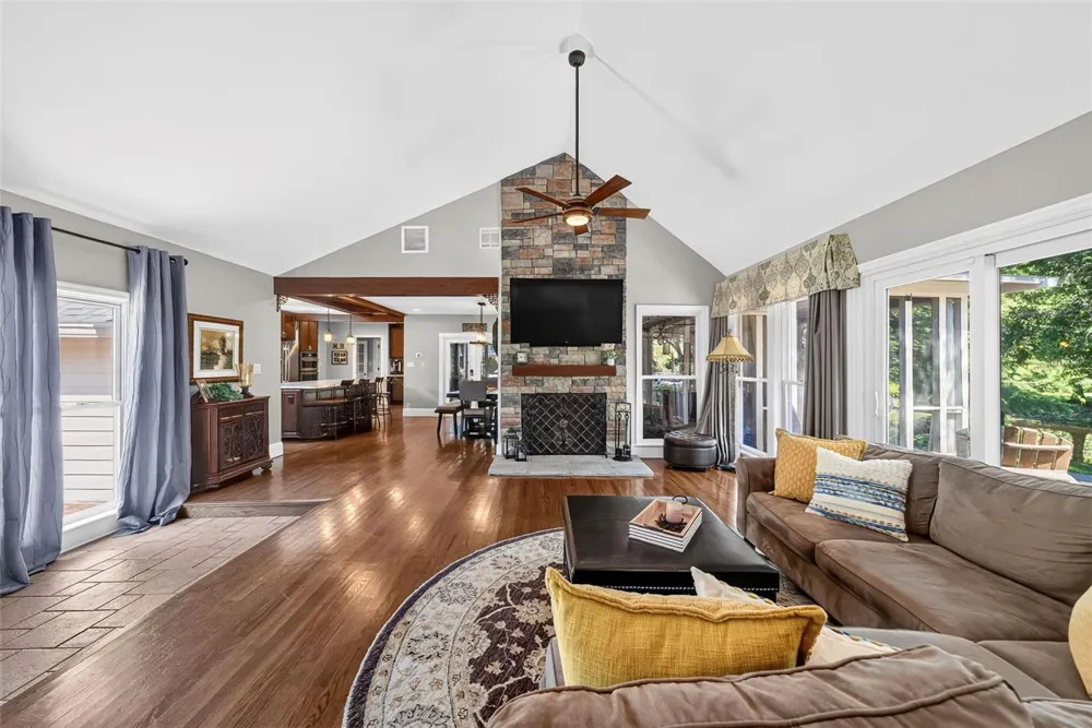 12085 SANDY SHORES DRIVE Windermere, FL 34786