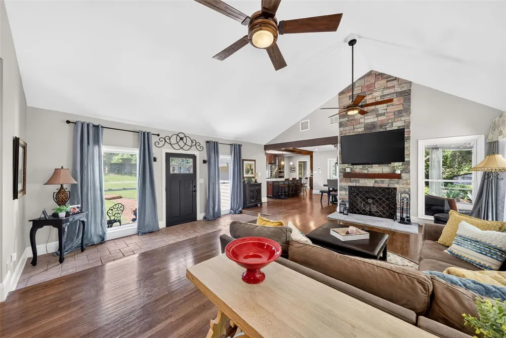 12085 SANDY SHORES DRIVE Windermere, FL 34786