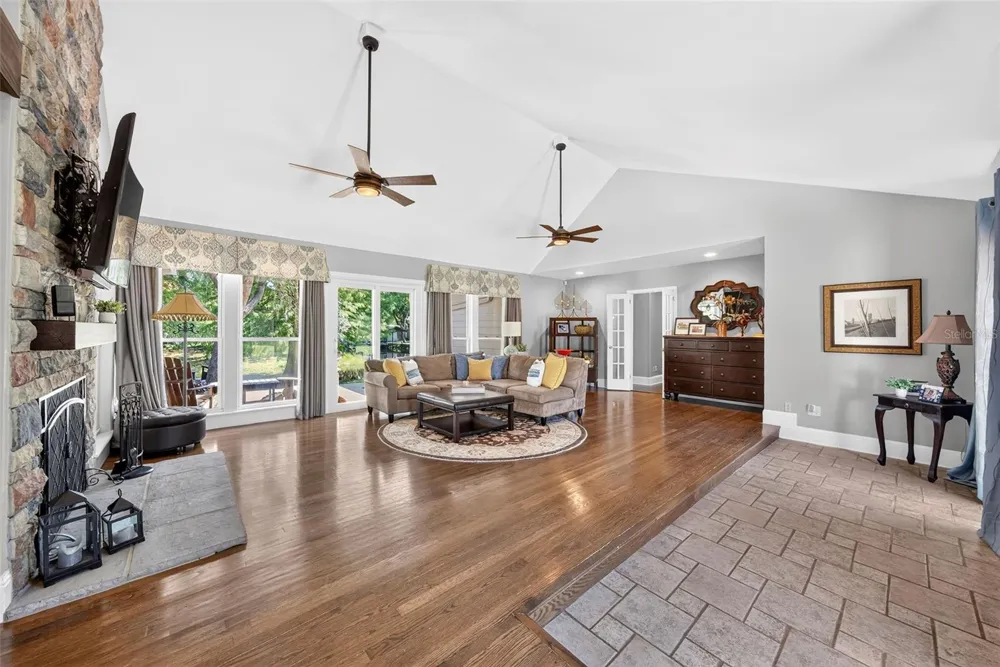12085 SANDY SHORES DRIVE Windermere, FL 34786