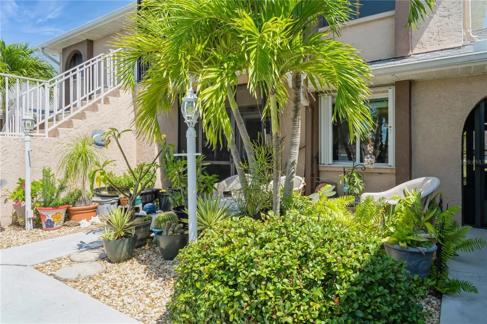 527 CAPE CORAL PARKWAY W #4 Cape Coral, FL 33914
