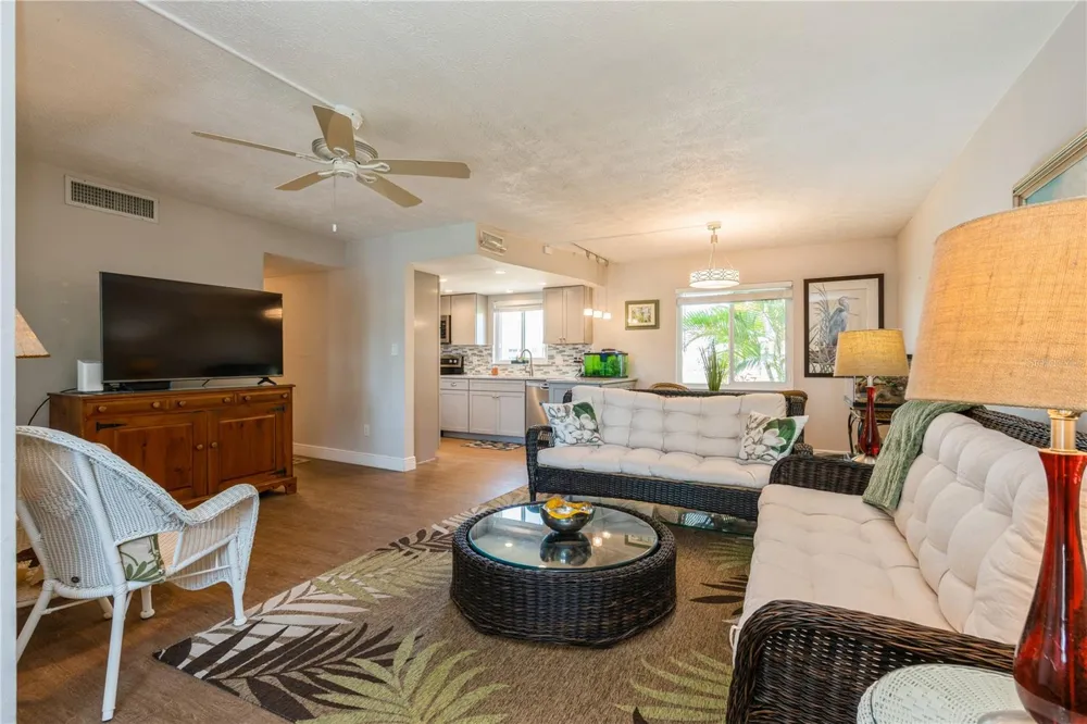 527 CAPE CORAL PARKWAY W #4 Cape Coral, FL 33914