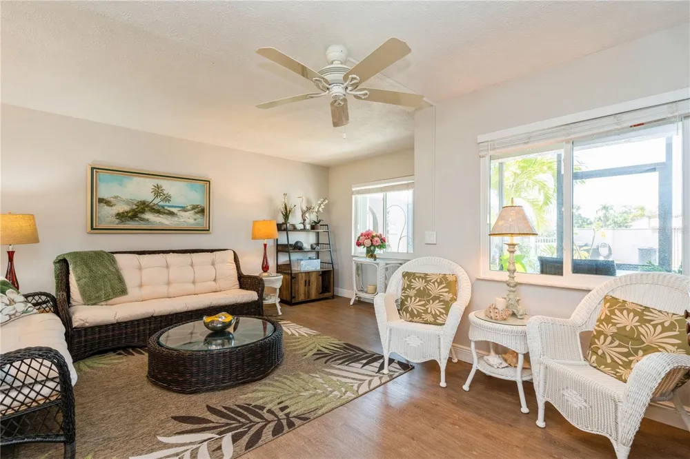 527 CAPE CORAL PARKWAY W #4 Cape Coral, FL 33914