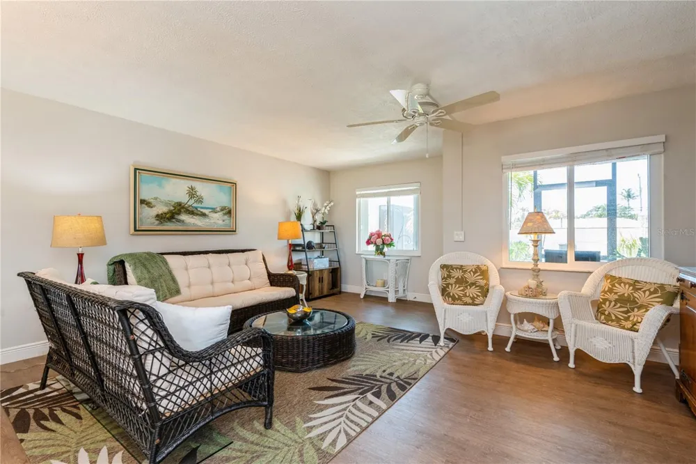 527 CAPE CORAL PARKWAY W #4 Cape Coral, FL 33914