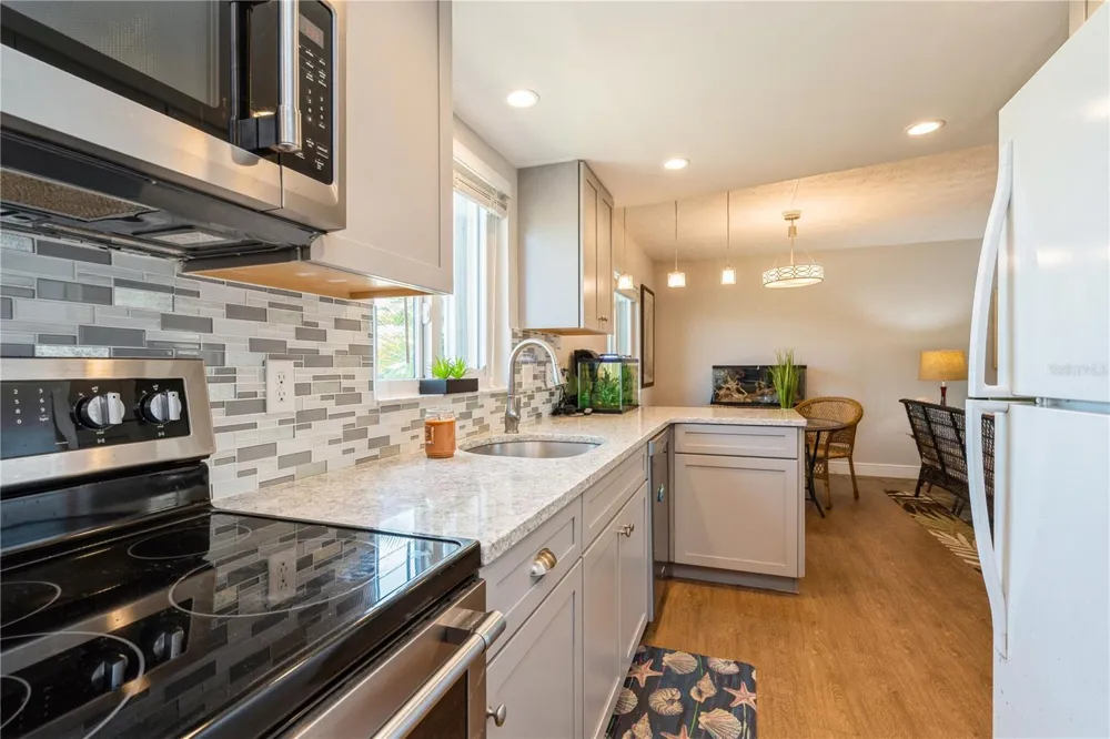 527 CAPE CORAL PARKWAY W #4 Cape Coral, FL 33914