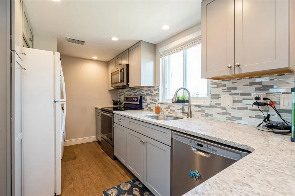 527 CAPE CORAL PARKWAY W #4 Cape Coral, FL 33914