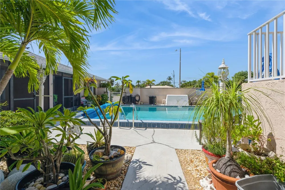 527 CAPE CORAL PARKWAY W #4 Cape Coral, FL 33914