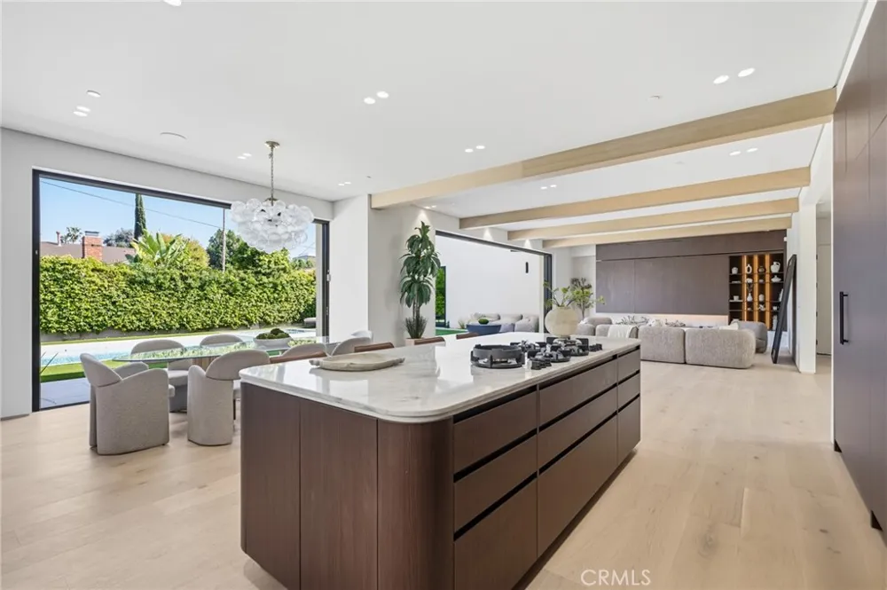 4900 Valjean Encino, CA 91436