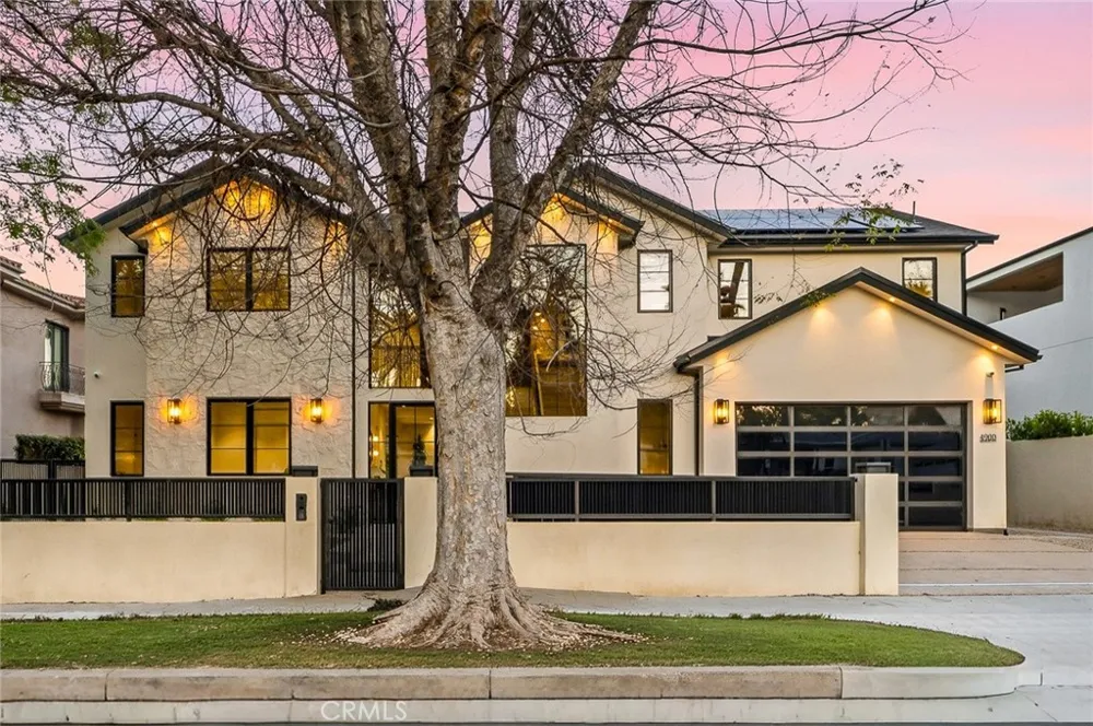 4900 Valjean Encino, CA 91436