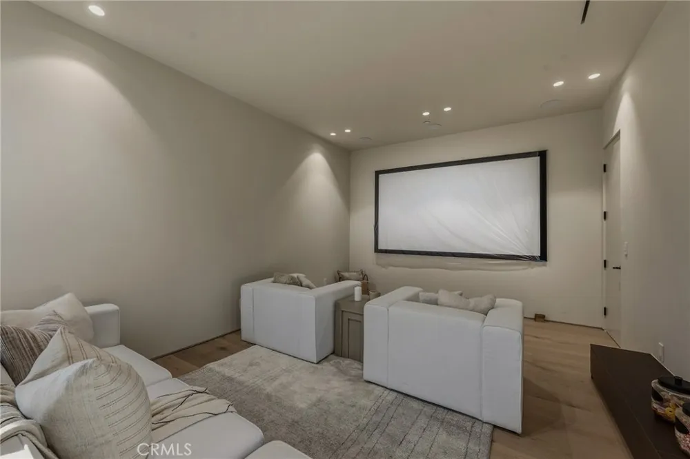 4900 Valjean Encino, CA 91436