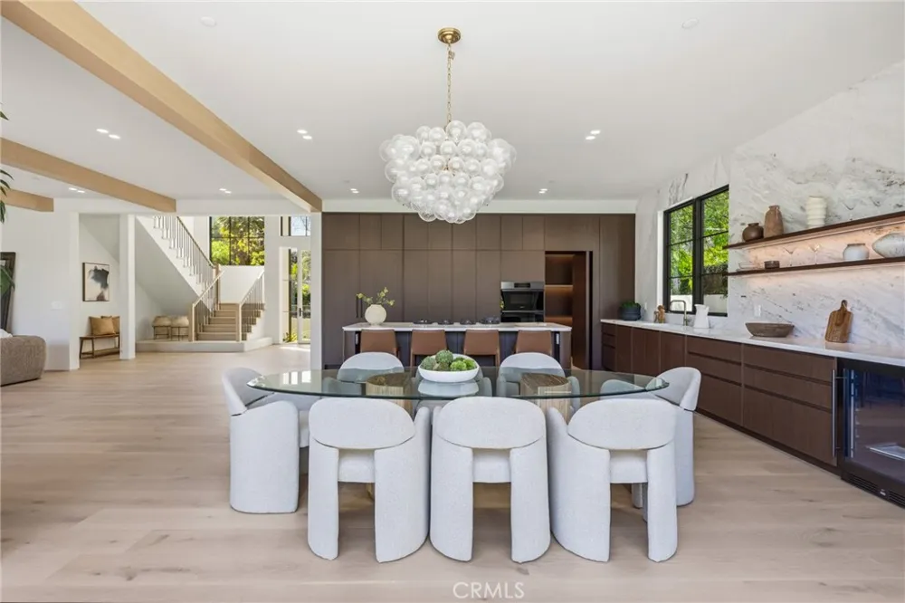 4900 Valjean Encino, CA 91436