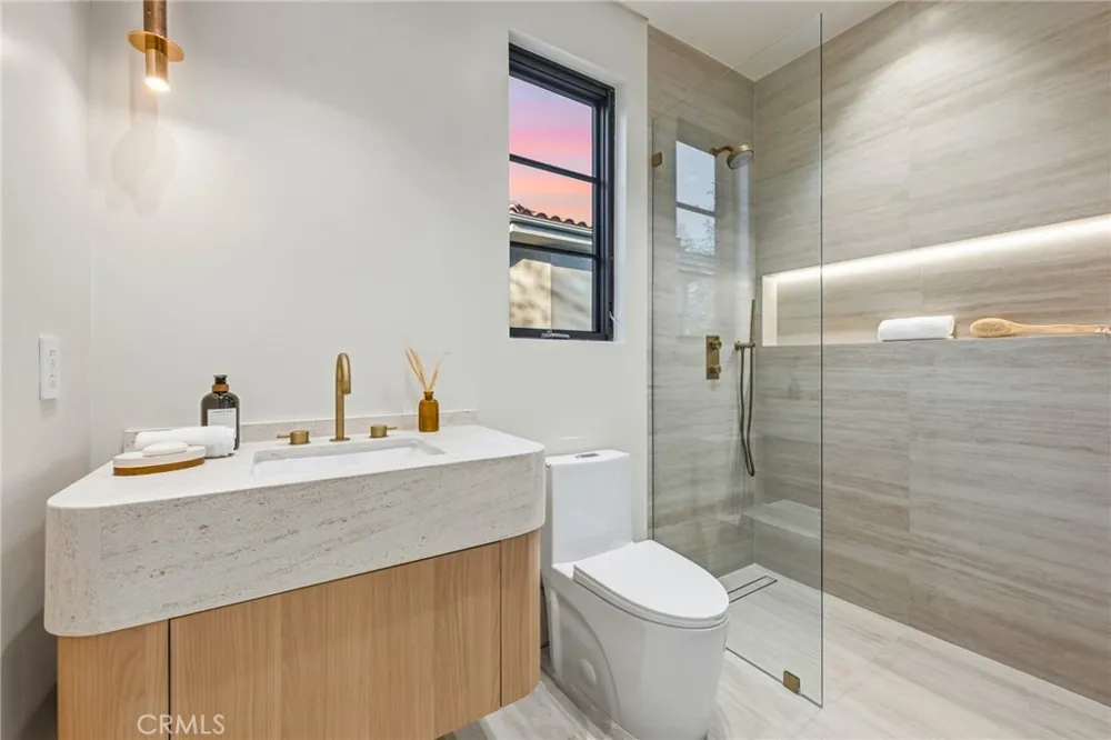 4900 Valjean Encino, CA 91436