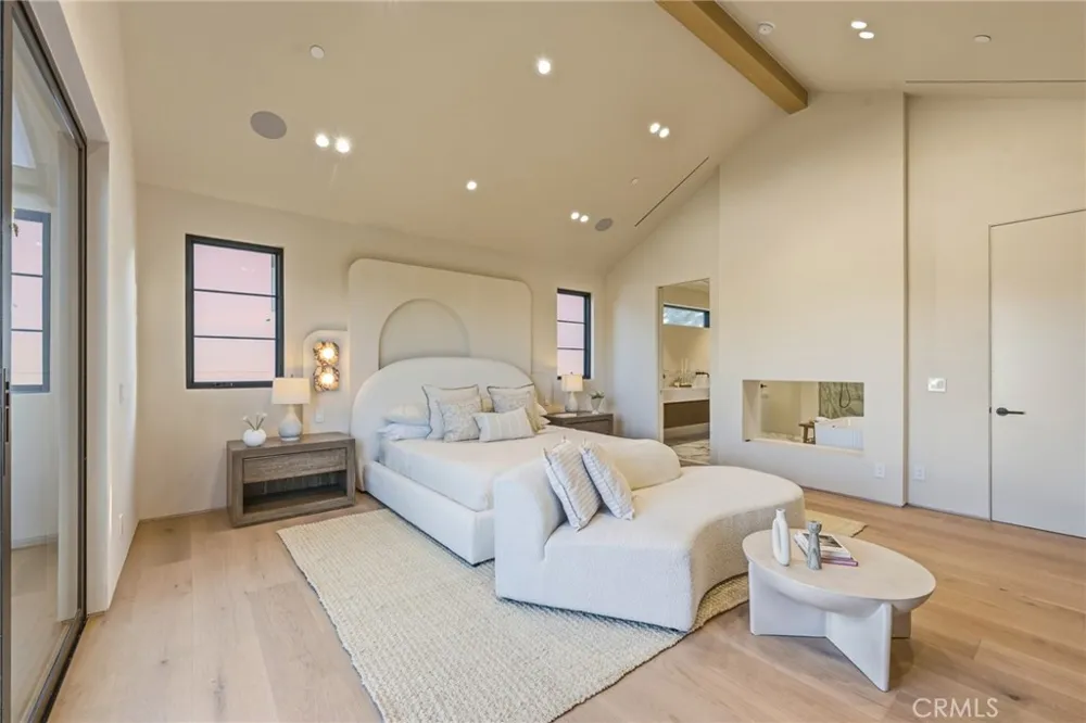 4900 Valjean Encino, CA 91436