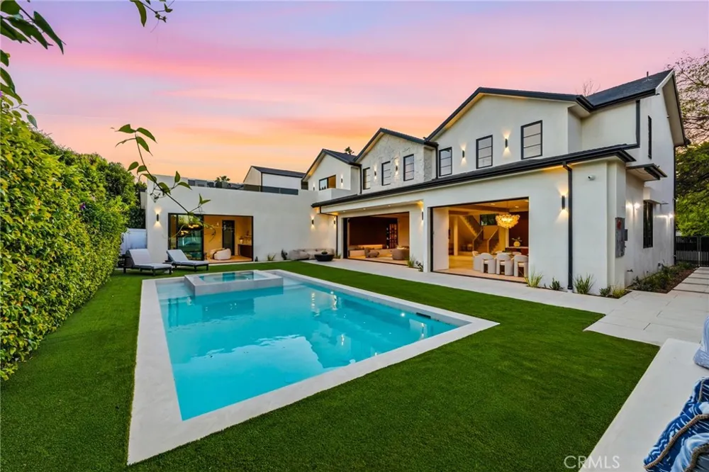 4900 Valjean Encino, CA 91436