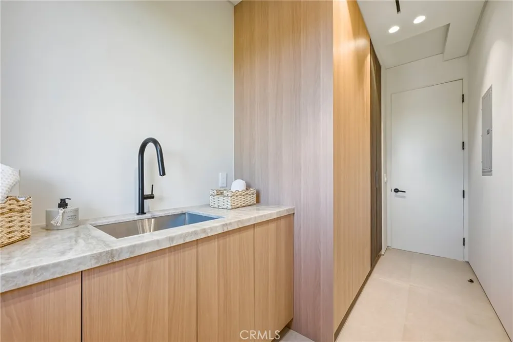 4900 Valjean Encino, CA 91436