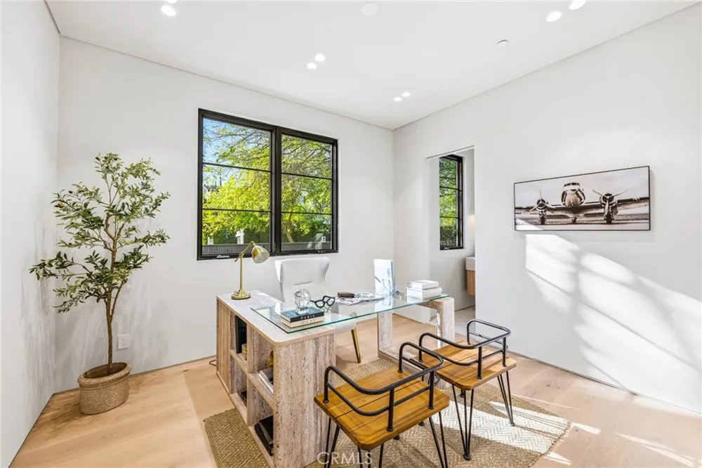 4900 Valjean Encino, CA 91436
