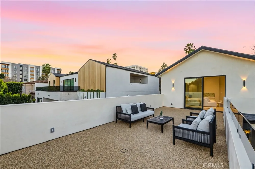 4900 Valjean Encino, CA 91436