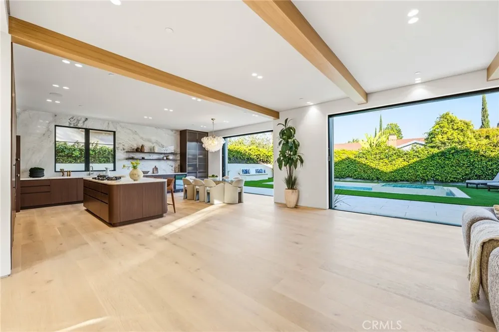 4900 Valjean Encino, CA 91436