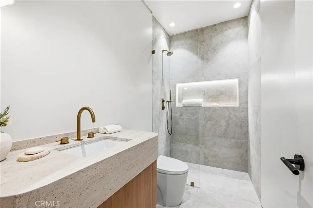 4900 Valjean Encino, CA 91436
