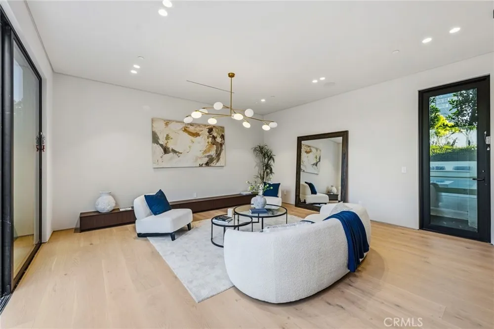 4900 Valjean Encino, CA 91436