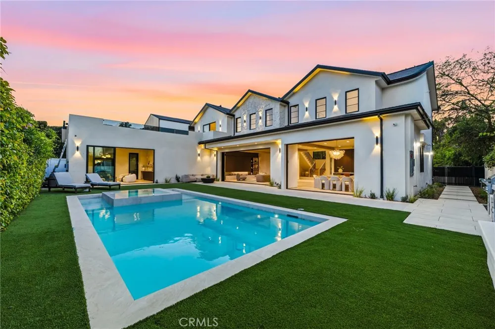 4900 Valjean Encino, CA 91436