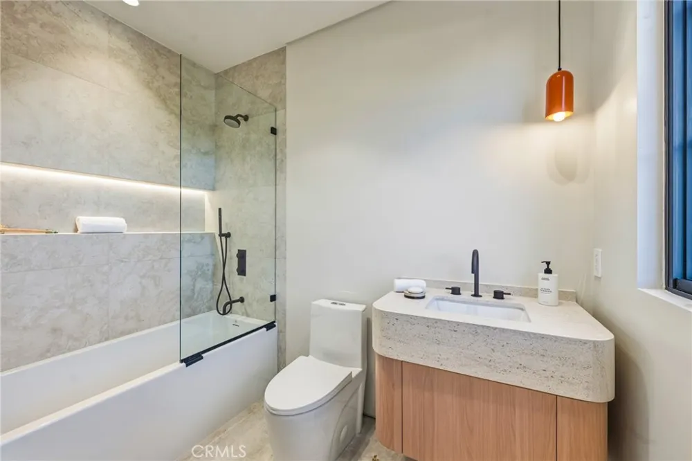 4900 Valjean Encino, CA 91436