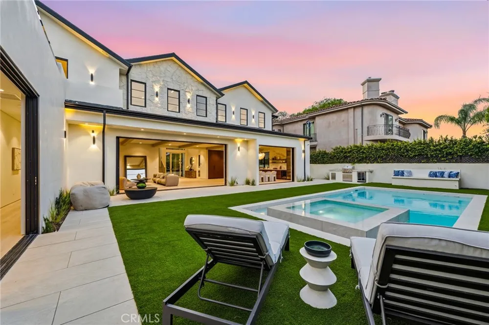 4900 Valjean Encino, CA 91436