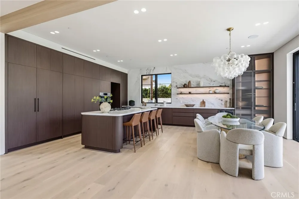 4900 Valjean Encino, CA 91436
