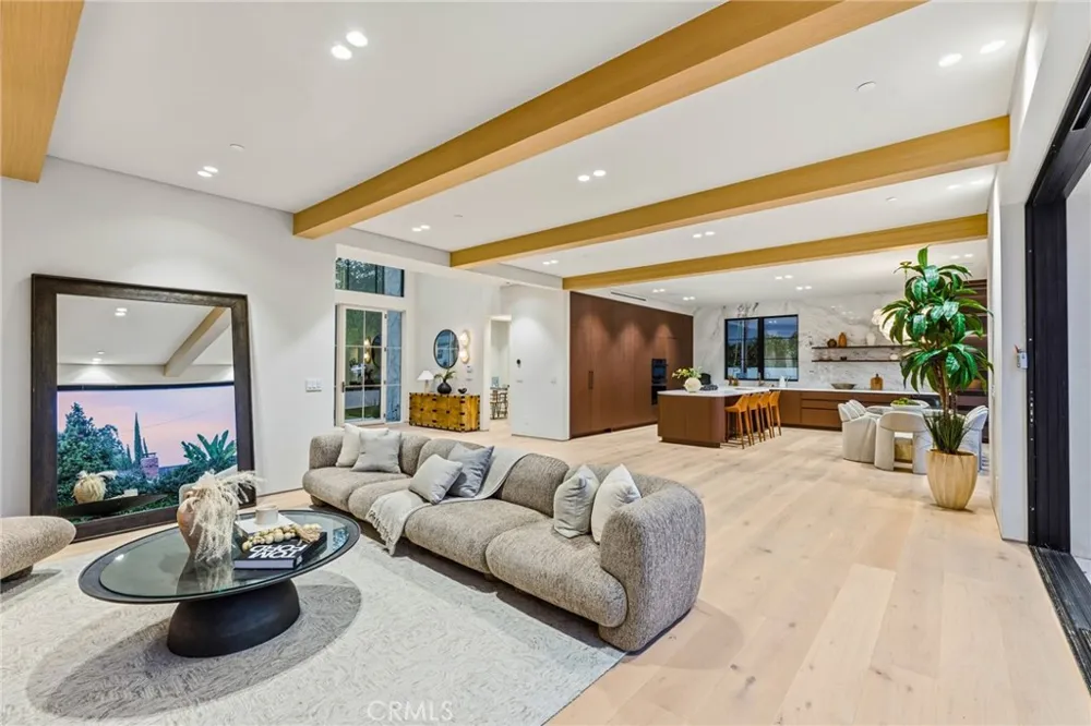 4900 Valjean Encino, CA 91436