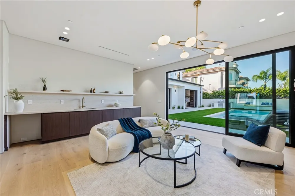 4900 Valjean Encino, CA 91436