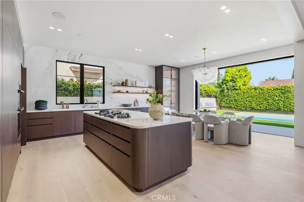 4900 Valjean Encino, CA 91436