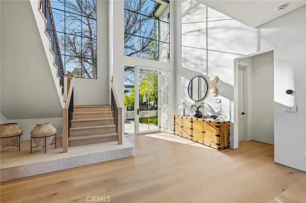 4900 Valjean Encino, CA 91436