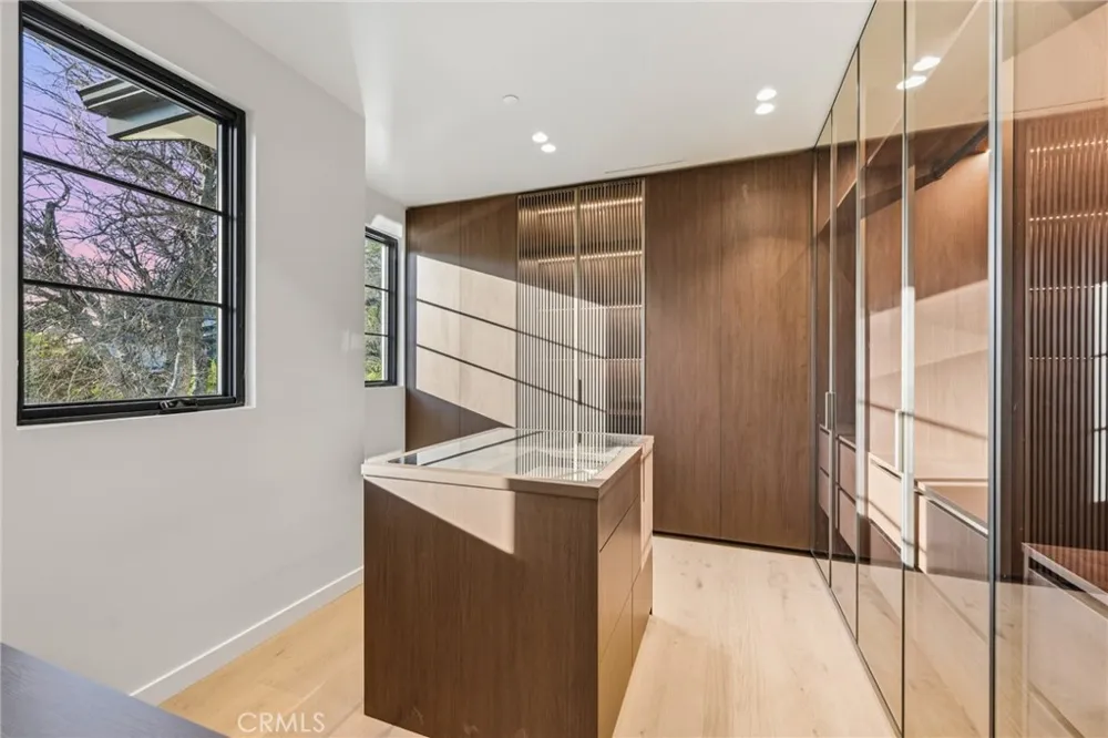 4900 Valjean Encino, CA 91436