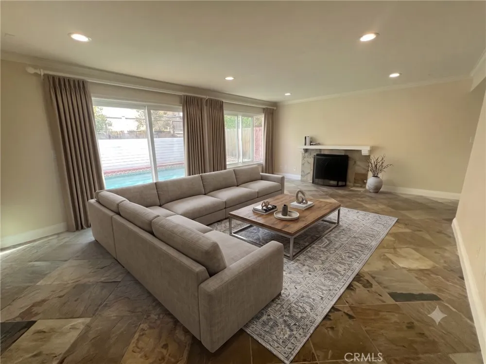 22840 Sparrowdell Calabasas, CA 91302