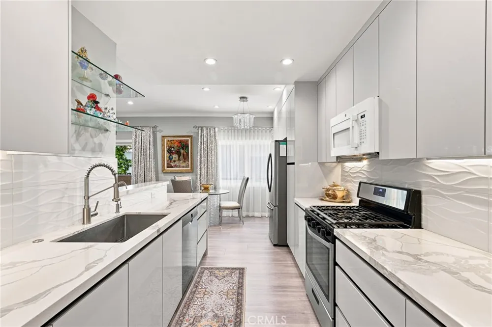 14607 Erwin Street #107 Van Nuys, CA 91411