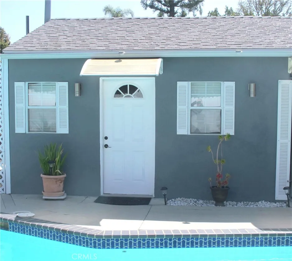 13827 Calvert Street Valley Glen, CA 91401
