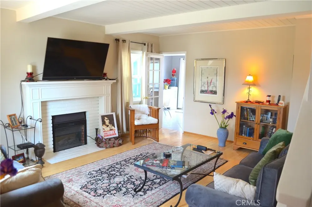 13827 Calvert Street Valley Glen, CA 91401