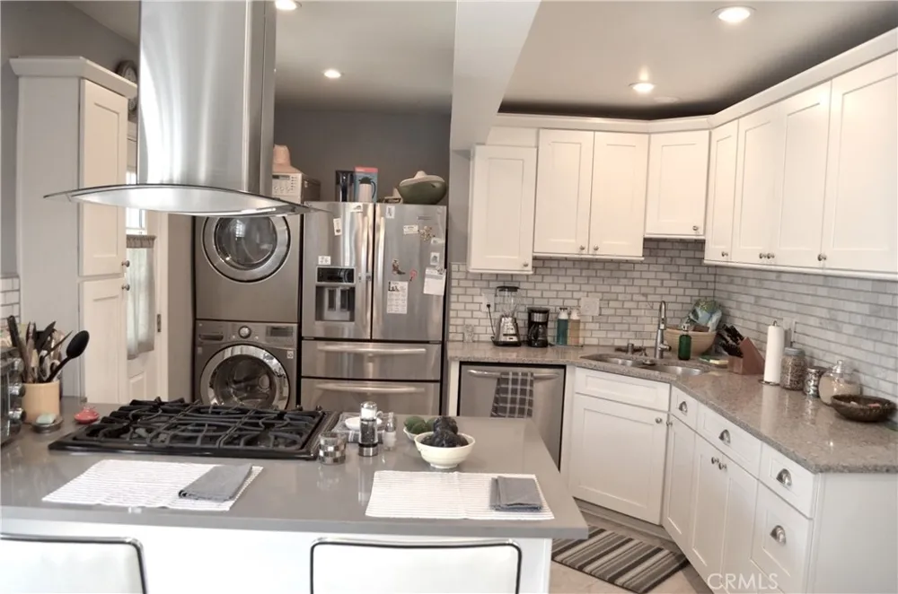13827 Calvert Street Valley Glen, CA 91401