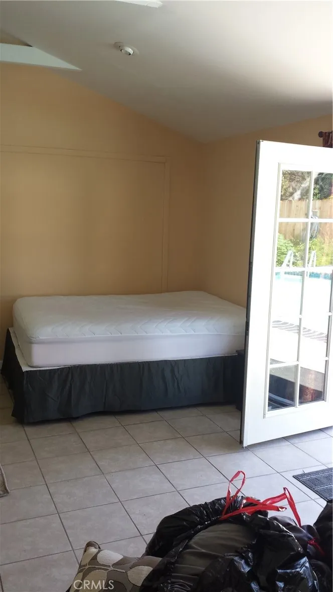 13827 Calvert Street Valley Glen, CA 91401