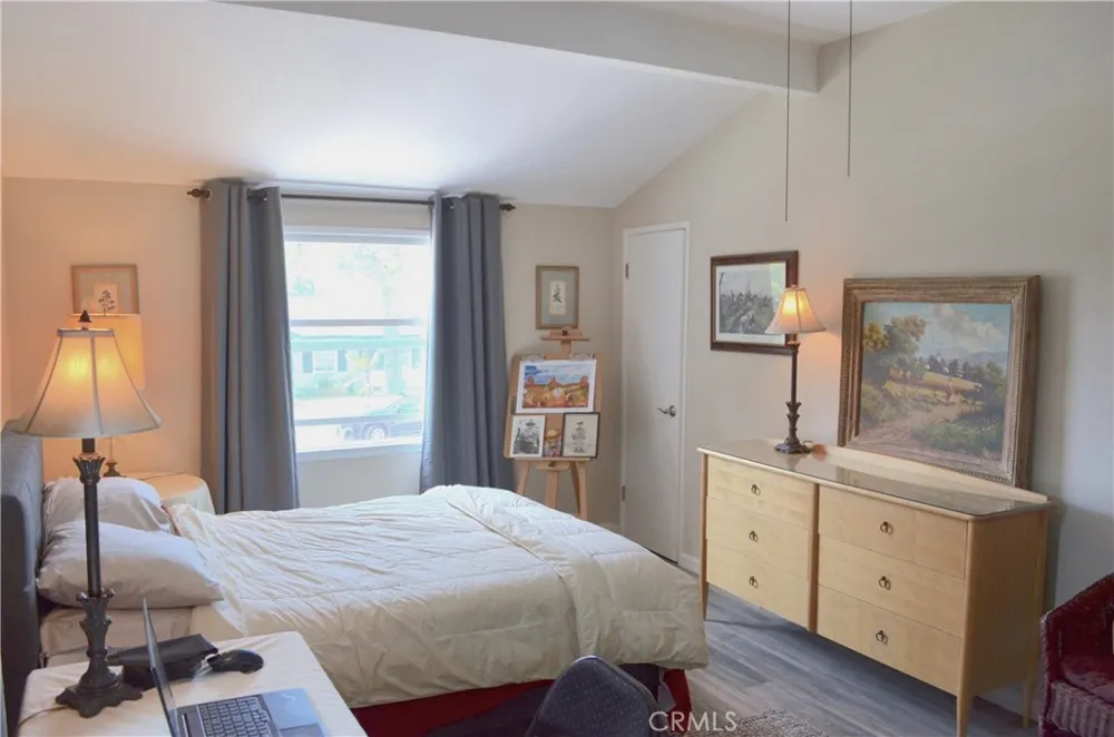 13827 Calvert Street Valley Glen, CA 91401