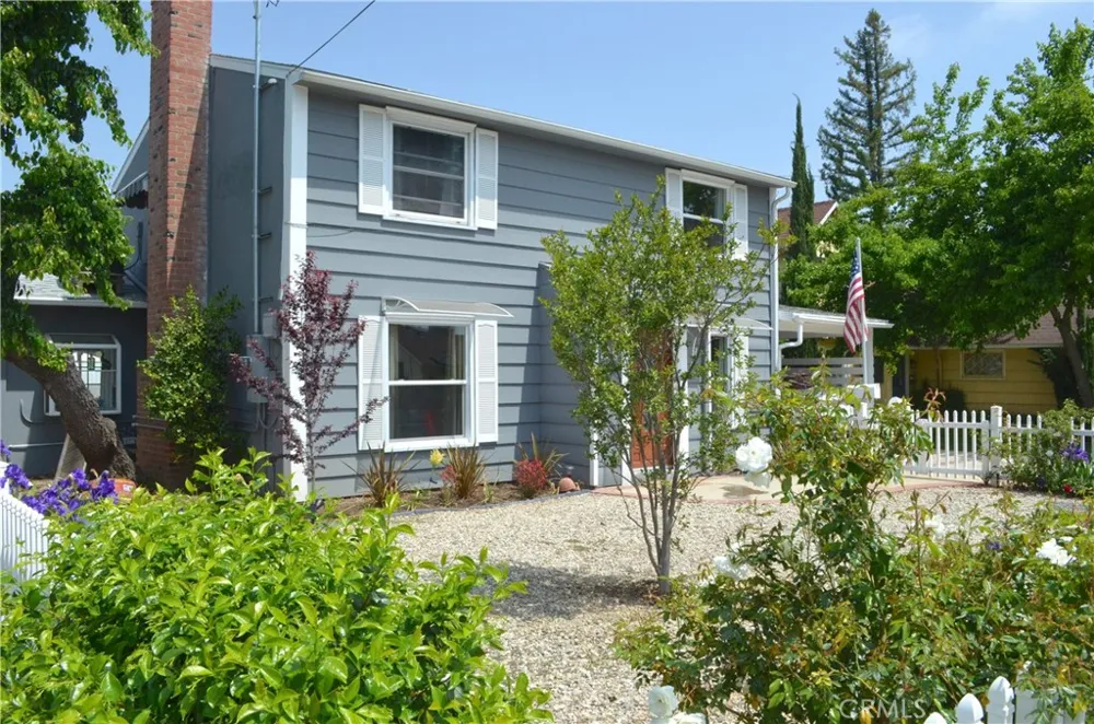 13827 Calvert Street Valley Glen, CA 91401