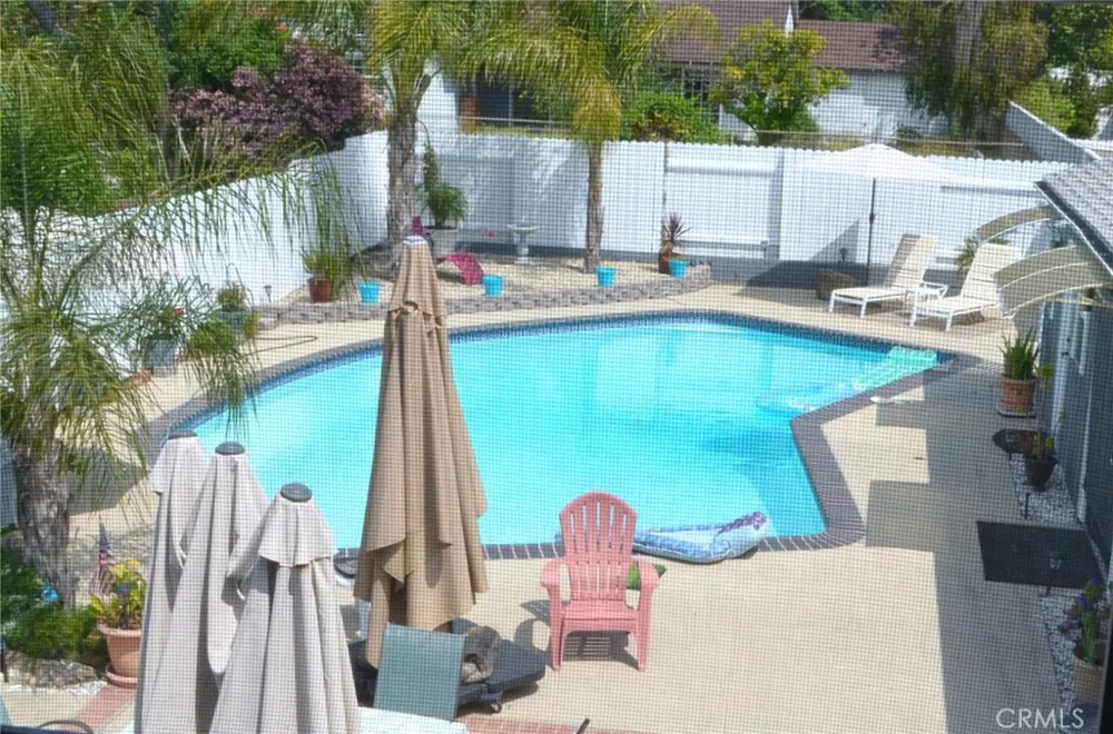 13827 Calvert Street Valley Glen, CA 91401