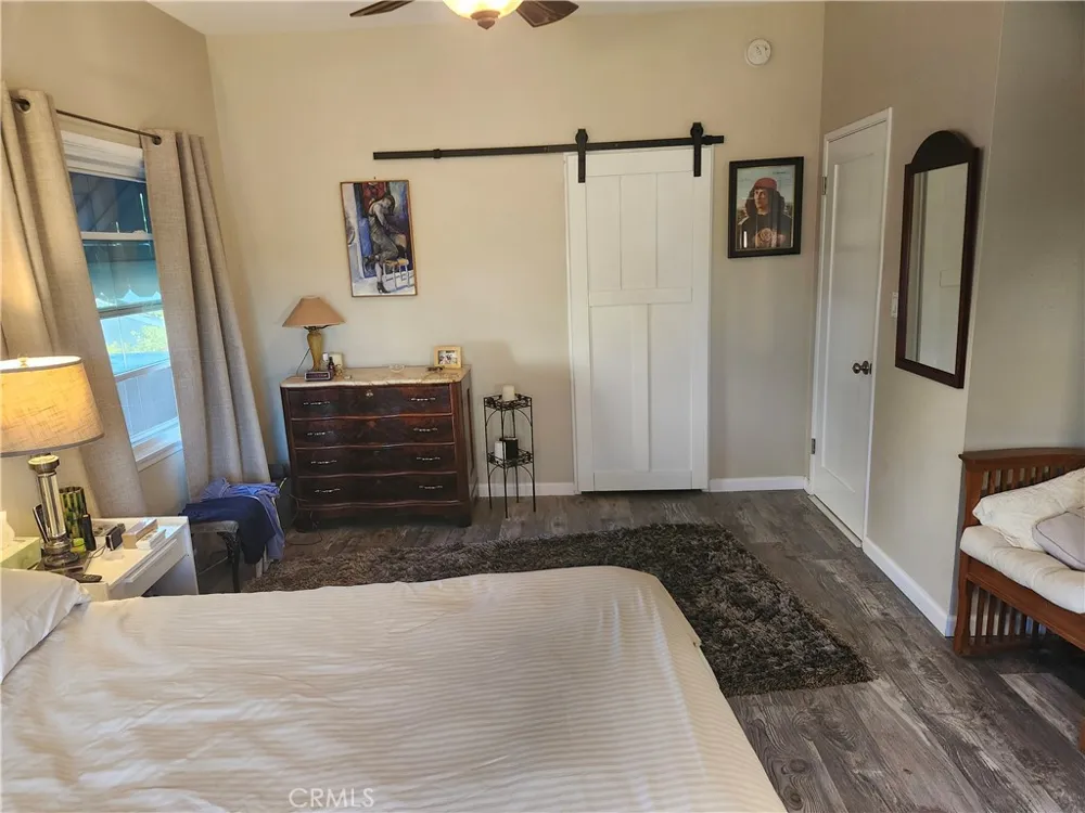 13827 Calvert Street Valley Glen, CA 91401