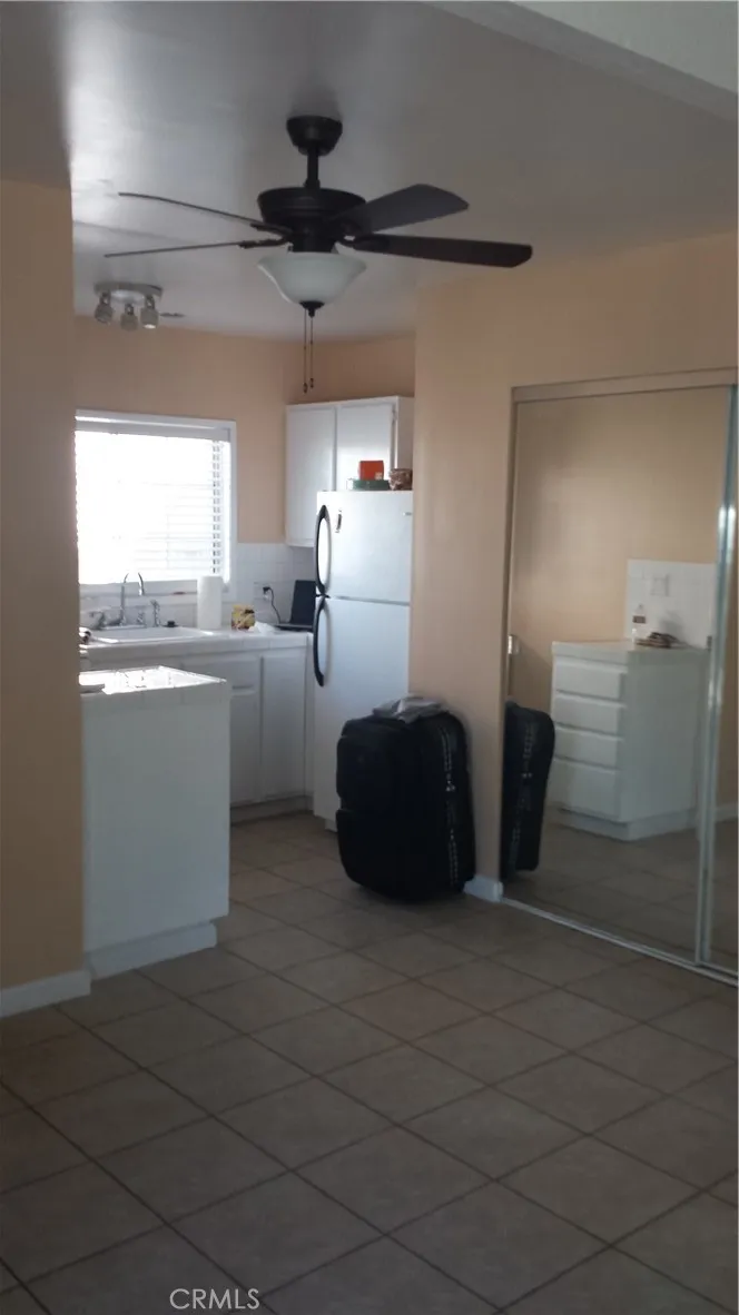 13827 Calvert Street Valley Glen, CA 91401