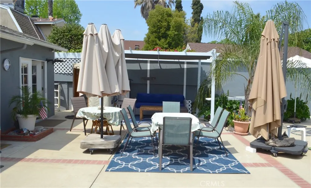 13827 Calvert Street Valley Glen, CA 91401