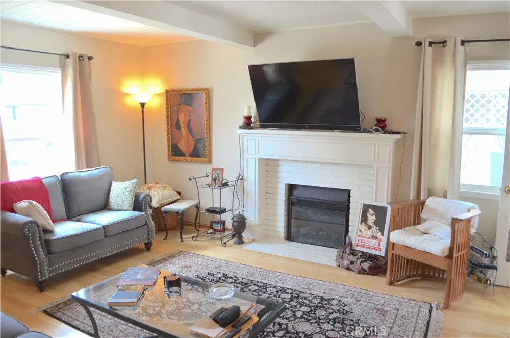 13827 Calvert Street Valley Glen, CA 91401