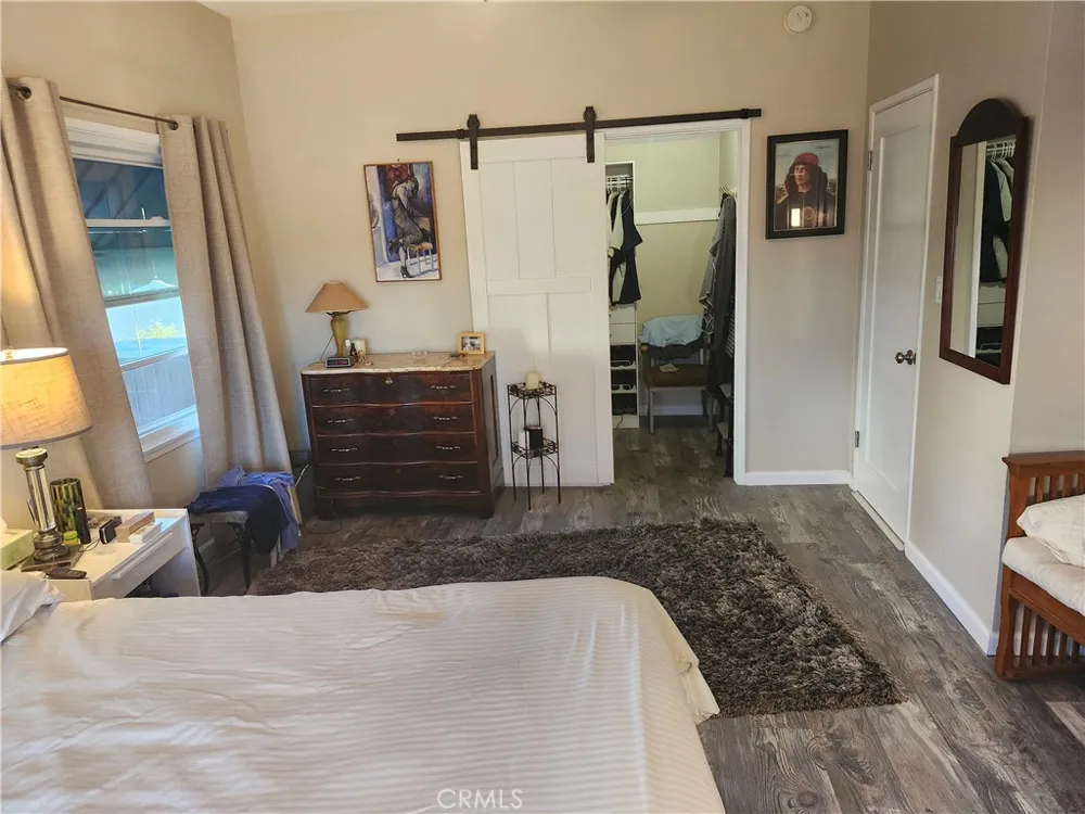 13827 Calvert Street Valley Glen, CA 91401
