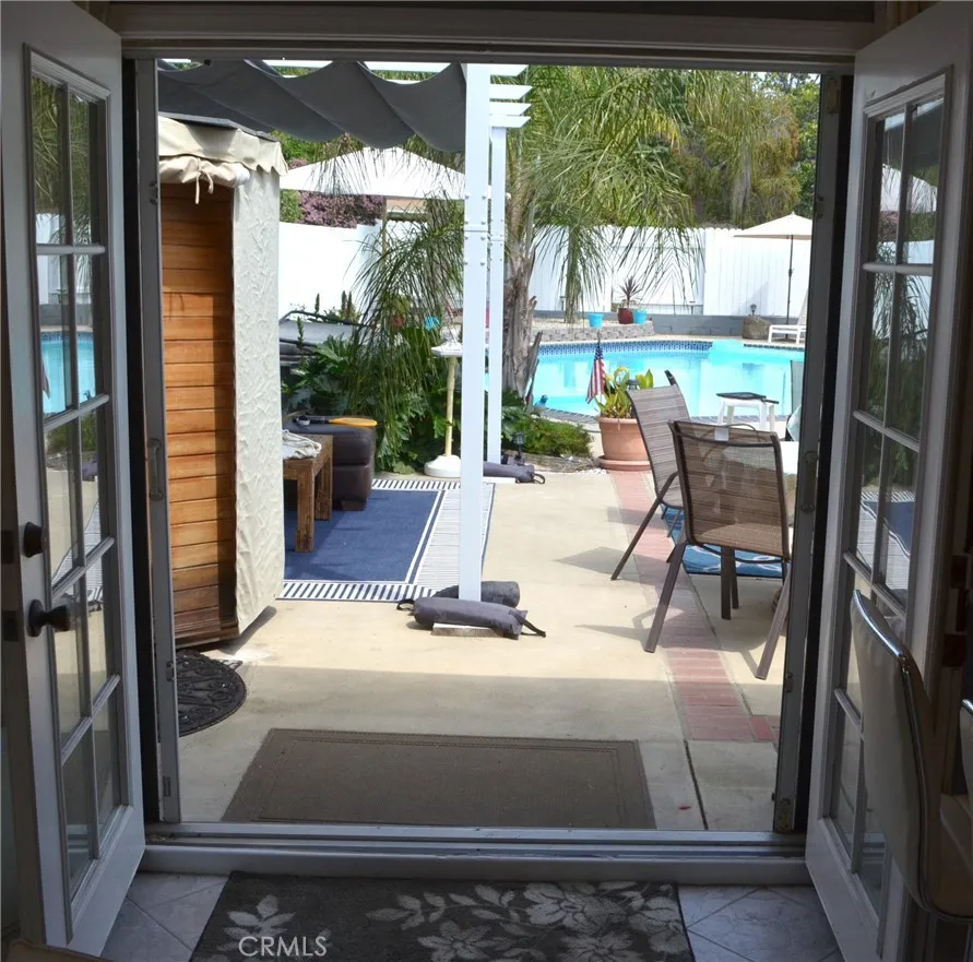 13827 Calvert Street Valley Glen, CA 91401