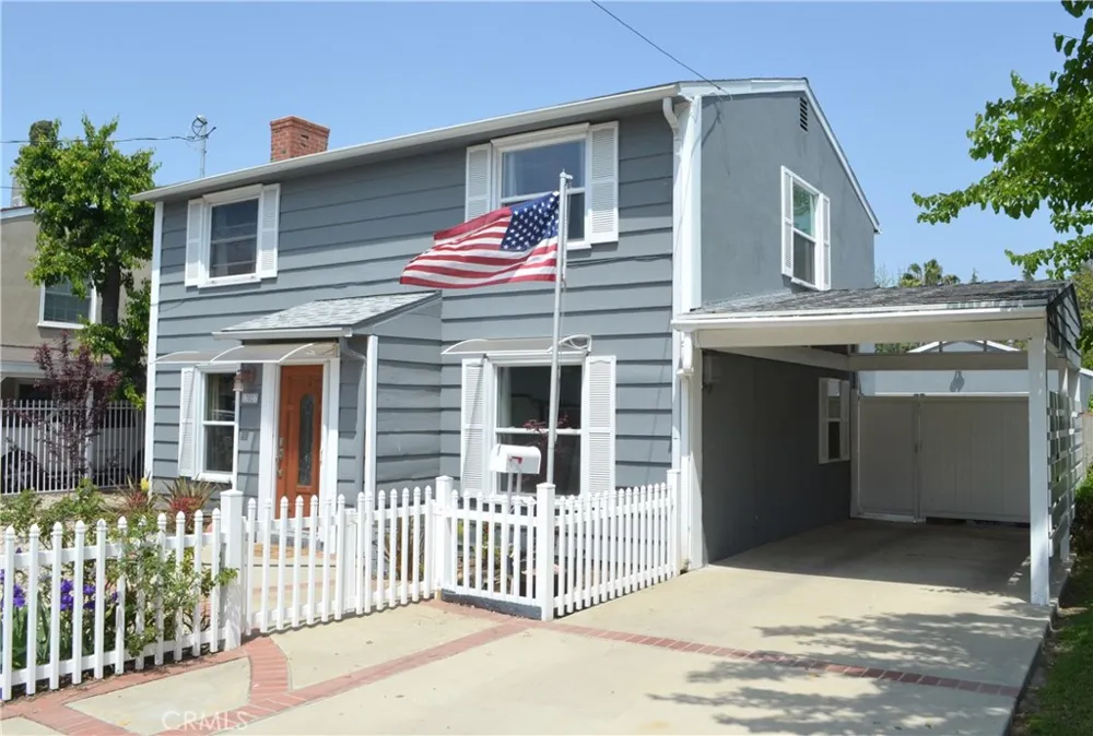 13827 Calvert Street Valley Glen, CA 91401